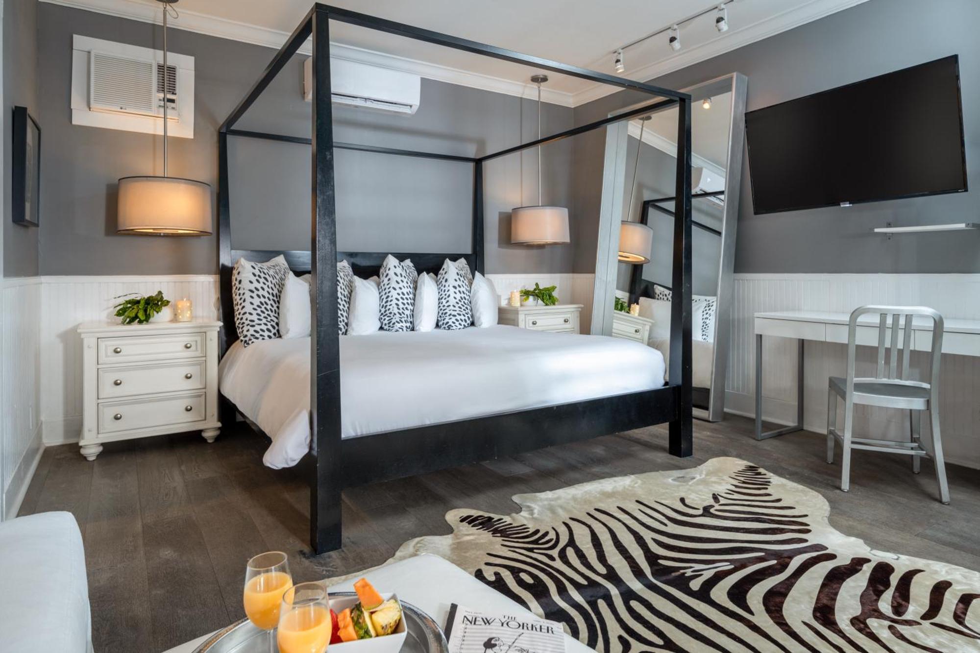 Alexander's Guesthouse-adult Exclusive, Lgbtq Friendly Bed and breakfast Cayo Hueso